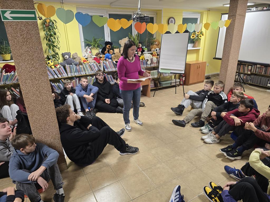 CO WIDZIMY W ZNIEKSZTAŁCONYM ODBICIU WIRTUALNEJ RZECZYWISTOŚCI? 04