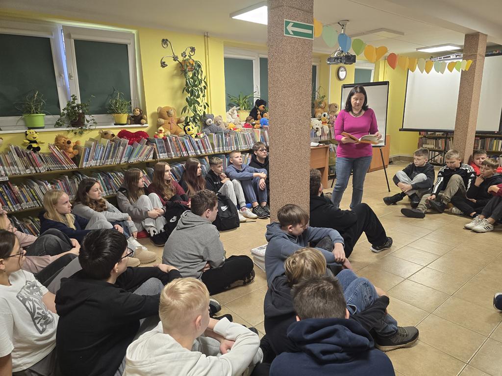 CO WIDZIMY W ZNIEKSZTAŁCONYM ODBICIU WIRTUALNEJ RZECZYWISTOŚCI? 06