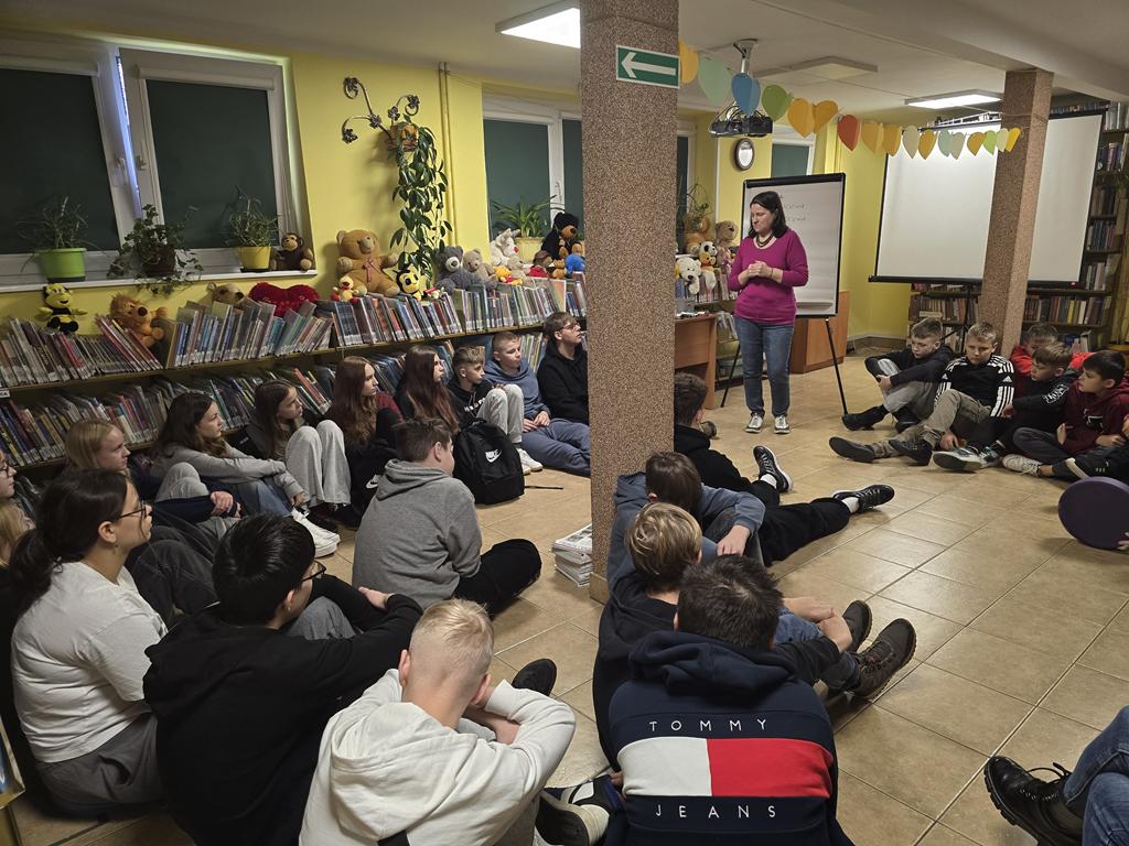 CO WIDZIMY W ZNIEKSZTAŁCONYM ODBICIU WIRTUALNEJ RZECZYWISTOŚCI? 08