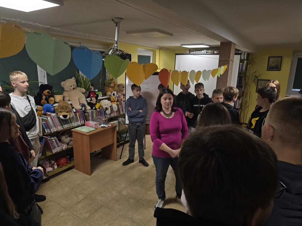 CO WIDZIMY W ZNIEKSZTAŁCONYM ODBICIU WIRTUALNEJ RZECZYWISTOŚCI? 12