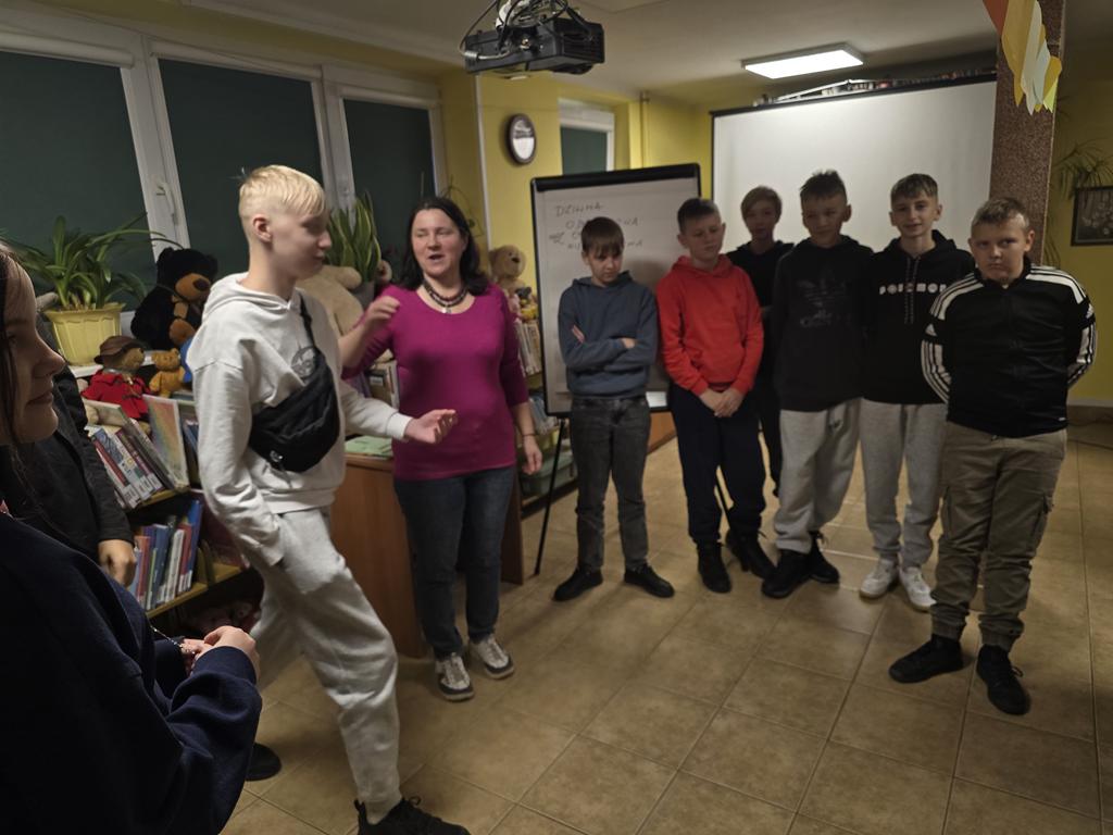 CO WIDZIMY W ZNIEKSZTAŁCONYM ODBICIU WIRTUALNEJ RZECZYWISTOŚCI? 13