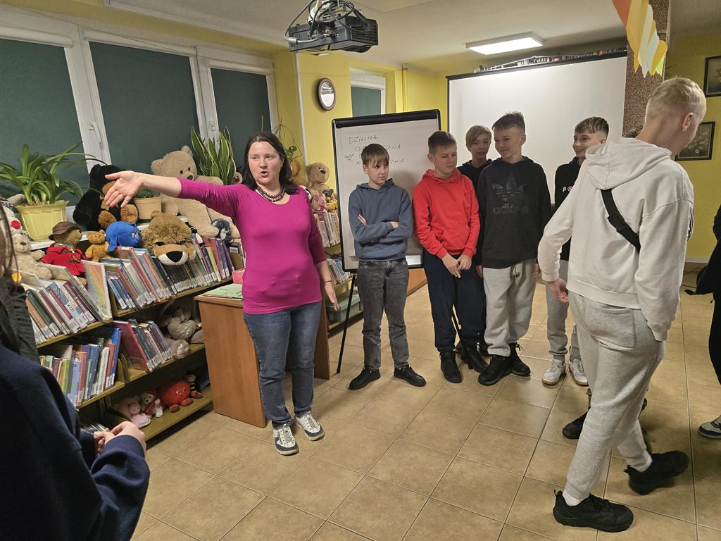 CO WIDZIMY W ZNIEKSZTAŁCONYM ODBICIU WIRTUALNEJ RZECZYWISTOŚCI? 14